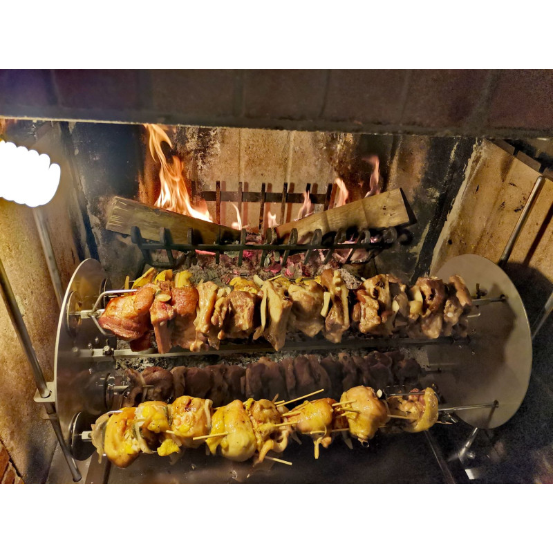 Girarrosto a legna con spiedo planetario in triangolo