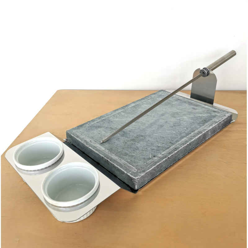 Piatto in acciaio con pietra ollare e porta salse