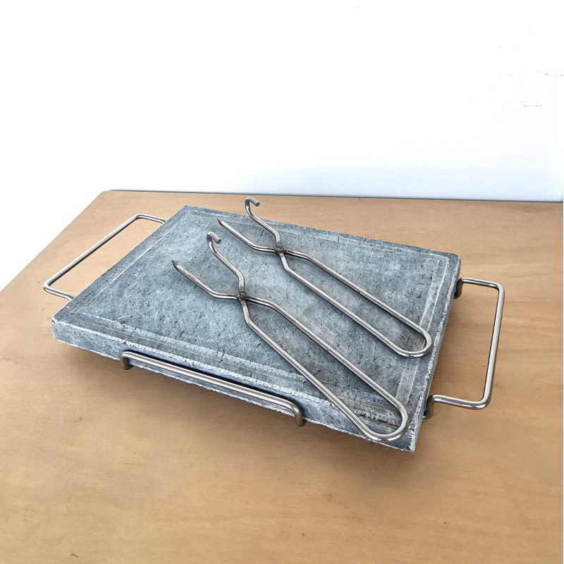 Piatto in tondino di acciaio con pietra ollare