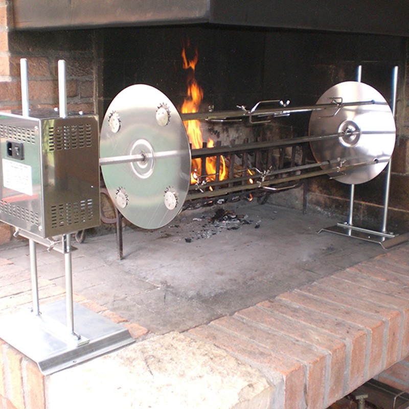 Girarrosto a legna con spiedo planetario in triangolo