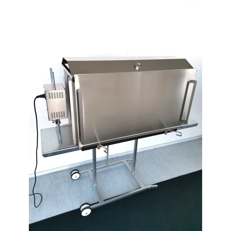 Barbecue Maxi con girarrosto elettrico e spiedo planetario, cappottina, lamiera frontale e leccarda