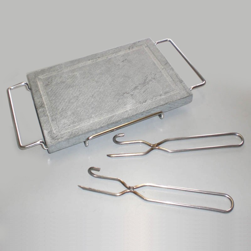 Piatto in tondino di acciaio con pietra ollare