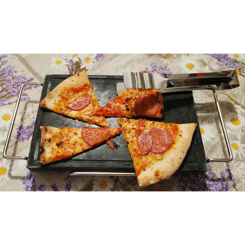 Piatto in tondino di acciaio con pietra ollare